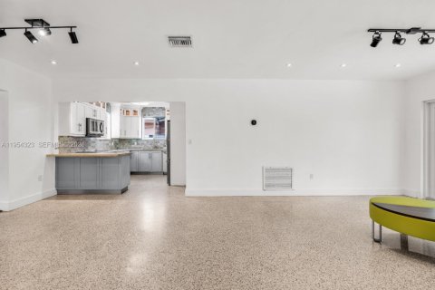 Купить виллу или дом в Майами-Спрингс, Флорида 3 спальни, 145.76м2, № 2009107 - фото 19