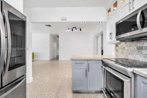 Купить виллу или дом в Майами-Спрингс, Флорида 3 спальни, 145.76м2, № 2009107 - фото 6