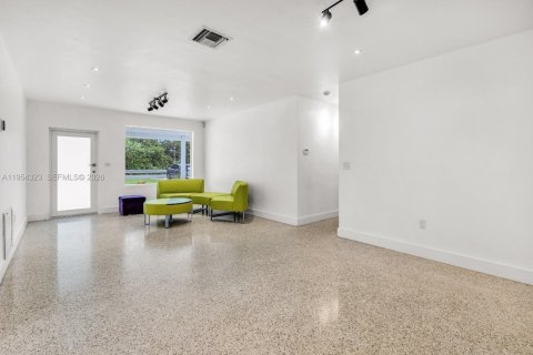 Купить виллу или дом в Майами-Спрингс, Флорида 3 спальни, 145.76м2, № 2009107 - фото 16