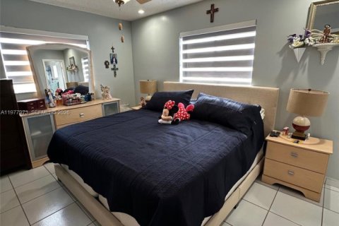 Townhouse in Hialeah, Florida 3 bedrooms, 146.79 sq.m. № 2041914 - photo 18