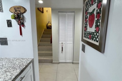Townhouse in Hialeah, Florida 3 bedrooms, 146.79 sq.m. № 2041914 - photo 3