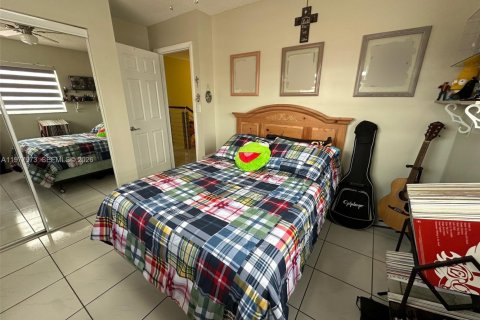 Townhouse in Hialeah, Florida 3 bedrooms, 146.79 sq.m. № 2041914 - photo 16