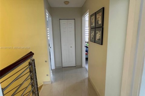 Townhouse in Hialeah, Florida 3 bedrooms, 146.79 sq.m. № 2041914 - photo 14