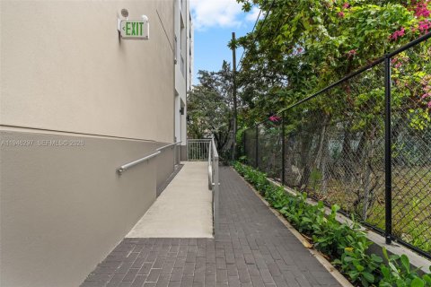 Apartment in Miami, Florida 37.16 sq.m. № 2002595 - photo 5