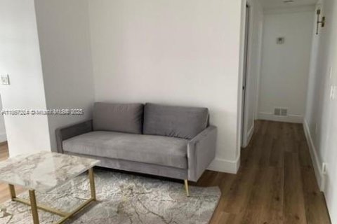 Condominio en Miami Beach, Florida, 1 dormitorio  № 2015579