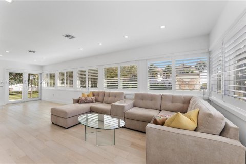 House in Pompano Beach, Florida 4 bedrooms, 244.52 sq.m. № 2011003 - photo 28