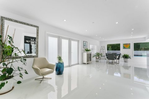 House in Pompano Beach, Florida 4 bedrooms, 244.52 sq.m. № 2011003 - photo 9