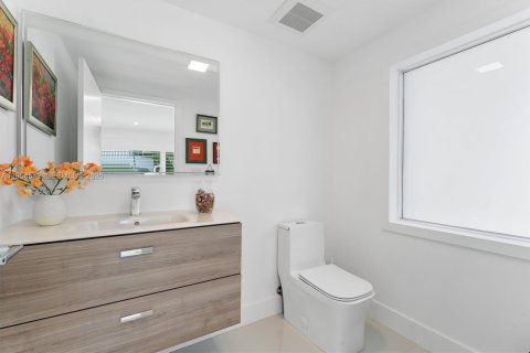 House in Pompano Beach, Florida 4 bedrooms, 244.52 sq.m. № 2011003 - photo 23