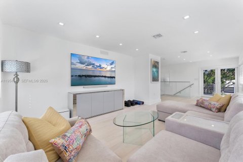 House in Pompano Beach, Florida 4 bedrooms, 244.52 sq.m. № 2011003 - photo 27