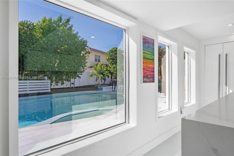 House in Pompano Beach, Florida 4 bedrooms, 244.52 sq.m. № 2011003 - photo 18