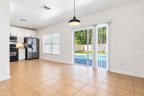 House in Lutz, Florida 4 bedrooms, 193.42 sq.m. № 2383423 - photo 8