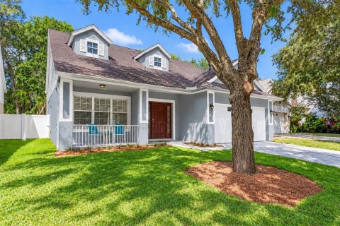 House in Lutz, Florida 4 bedrooms, 193.42 sq.m. № 2383423 - photo 2