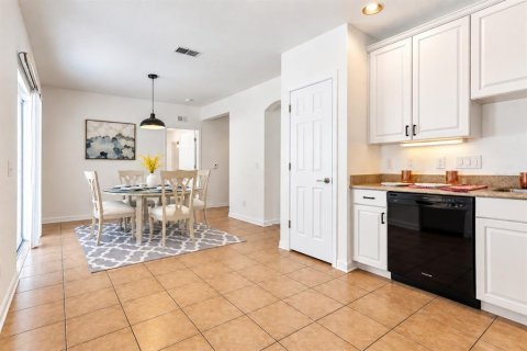 House in Lutz, Florida 4 bedrooms, 193.42 sq.m. № 2383423 - photo 11