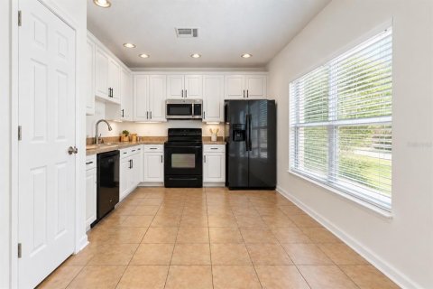 House in Lutz, Florida 4 bedrooms, 193.42 sq.m. № 2383423 - photo 9