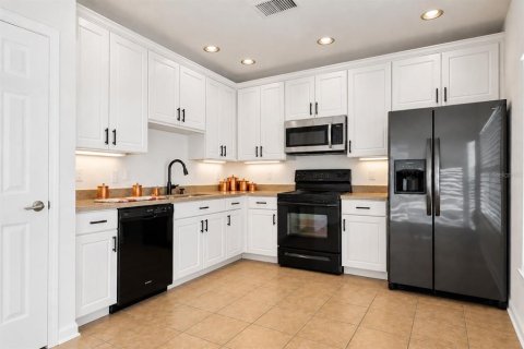 House in Lutz, Florida 4 bedrooms, 193.42 sq.m. № 2383423 - photo 10
