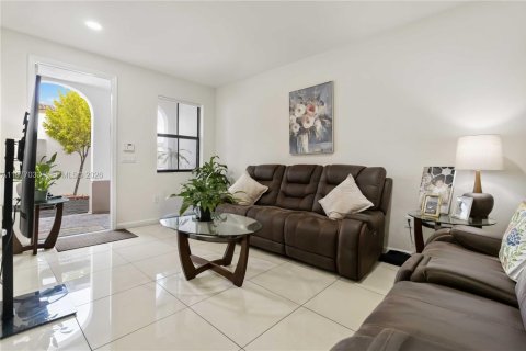 Adosado en venta en Doral, Florida, 4 dormitorios, 163.23 m2 № 2175039 - foto 9