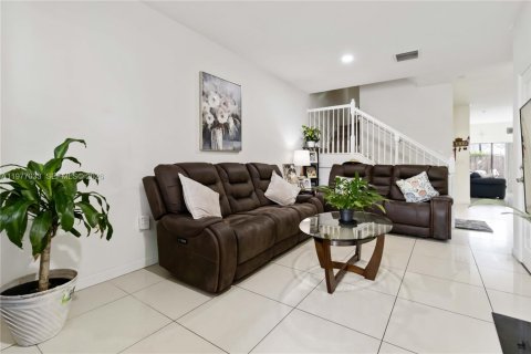 Adosado en venta en Doral, Florida, 4 dormitorios, 163.23 m2 № 2175039 - foto 6