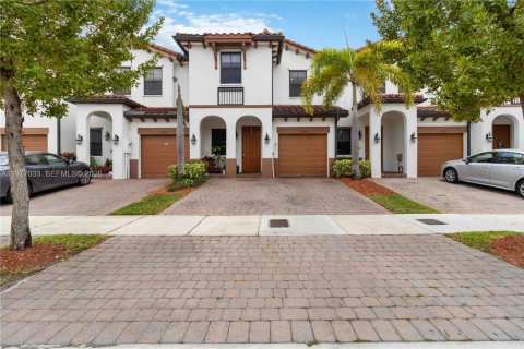 Adosado en Doral, Florida 4 dormitorios, 163.23 m2 № 2175039