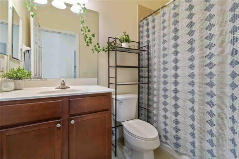 Adosado en venta en Doral, Florida, 4 dormitorios, 163.23 m2 № 2175039 - foto 27