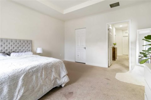 Adosado en venta en Doral, Florida, 4 dormitorios, 163.23 m2 № 2175039 - foto 26