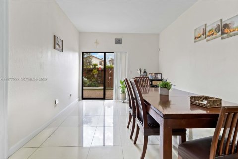 Adosado en venta en Doral, Florida, 4 dormitorios, 163.23 m2 № 2175039 - foto 14