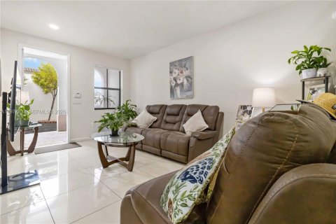 Adosado en venta en Doral, Florida, 4 dormitorios, 163.23 m2 № 2175039 - foto 7