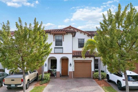 Adosado en venta en Doral, Florida, 4 dormitorios, 163.23 m2 № 2175039 - foto 3