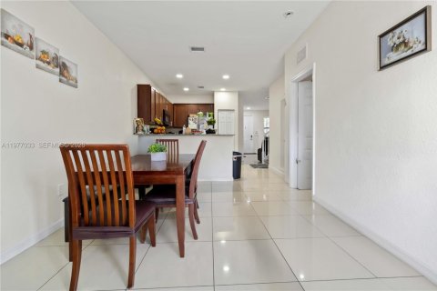 Adosado en venta en Doral, Florida, 4 dormitorios, 163.23 m2 № 2175039 - foto 15