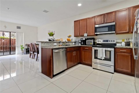 Adosado en venta en Doral, Florida, 4 dormitorios, 163.23 m2 № 2175039 - foto 10
