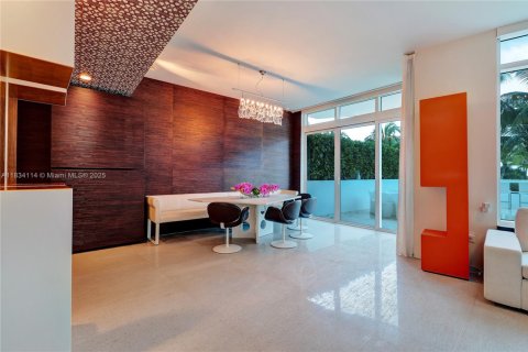 Copropriété à louer à Miami Beach, Floride: 4 chambres, 256.97 m2 № 1813941 - photo 1