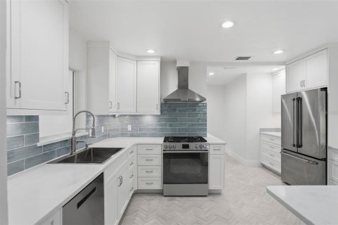 Villa ou maison à vendre à Saint Pete Beach, Floride: 4 chambres, 319.89 m2 № 2151731 - photo 19