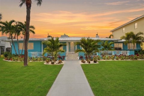 Villa ou maison à Saint Pete Beach, Floride 4 chambres, 319.89 m2 № 2151731