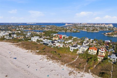 Villa ou maison à vendre à Saint Pete Beach, Floride: 4 chambres, 319.89 m2 № 2151731 - photo 4