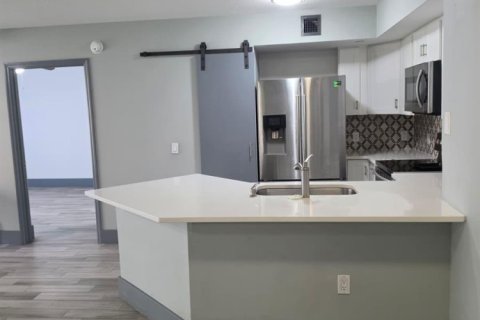 Condo in West Palm Beach, Florida, 2 bedrooms  № 2265833 - photo 8