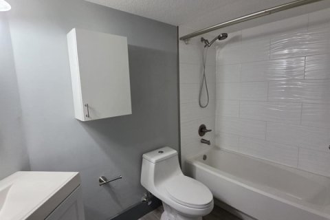 Condo in West Palm Beach, Florida, 2 bedrooms  № 2265833 - photo 17