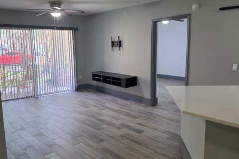 Condo in West Palm Beach, Florida, 2 bedrooms  № 2265833 - photo 10