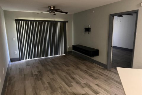 Condo in West Palm Beach, Florida, 2 bedrooms  № 2265833 - photo 13