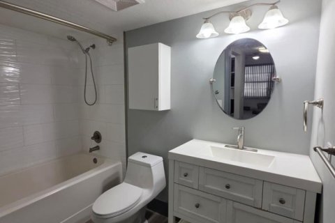 Condo in West Palm Beach, Florida, 2 bedrooms  № 2265833 - photo 18