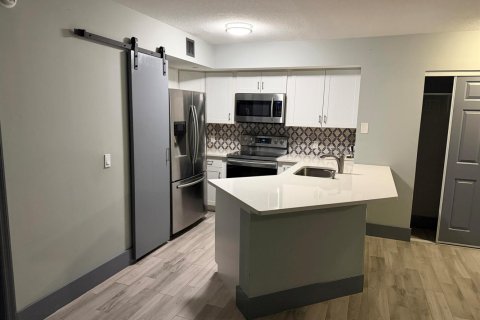 Condo in West Palm Beach, Florida, 2 bedrooms  № 2265833 - photo 5