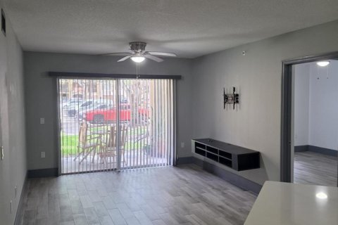 Condo in West Palm Beach, Florida, 2 bedrooms  № 2265833 - photo 9