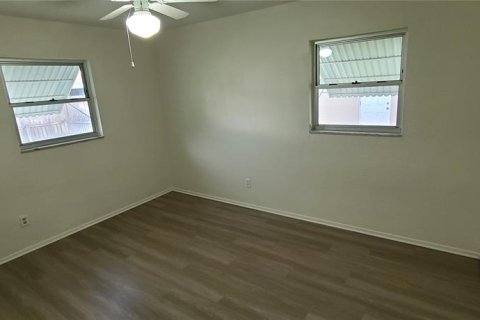 House in Seminole, Florida 2 bedrooms, 99.59 sq.m. № 2299265 - photo 11