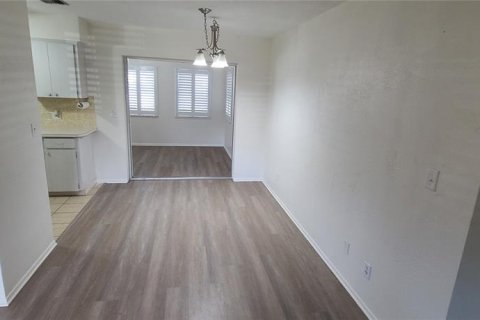 House in Seminole, Florida 2 bedrooms, 99.59 sq.m. № 2299265 - photo 3