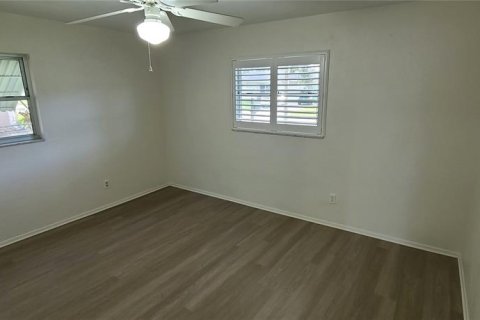 House in Seminole, Florida 2 bedrooms, 99.59 sq.m. № 2299265 - photo 9