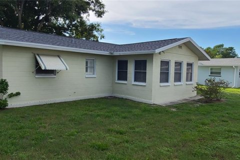 House in Seminole, Florida 2 bedrooms, 99.59 sq.m. № 2299265 - photo 22