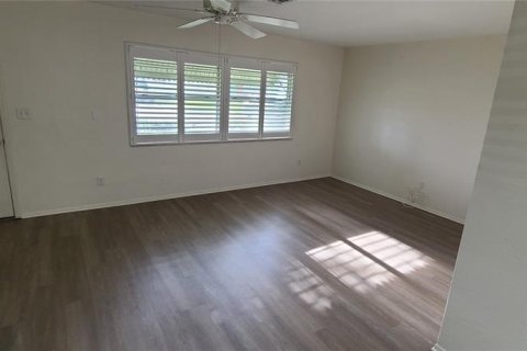 House in Seminole, Florida 2 bedrooms, 99.59 sq.m. № 2299265 - photo 17