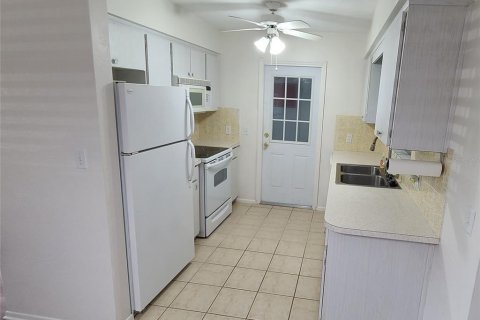 House in Seminole, Florida 2 bedrooms, 99.59 sq.m. № 2299265 - photo 4
