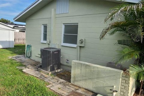 House in Seminole, Florida 2 bedrooms, 99.59 sq.m. № 2299265 - photo 20
