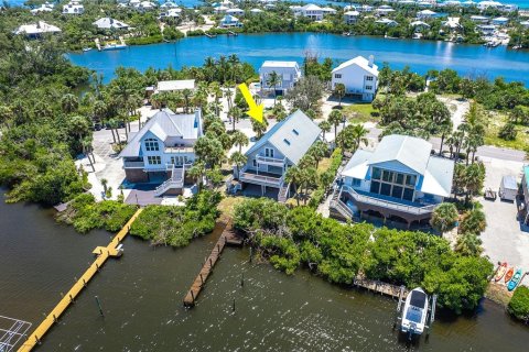 Casa en venta en Placida, Florida, 3 dormitorios, 222.22 m2 № 1918554 - foto 2