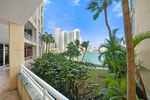 Copropriété à louer à Miami, Floride: 3 chambres, 172.33 m2 № 1953980 - photo 2