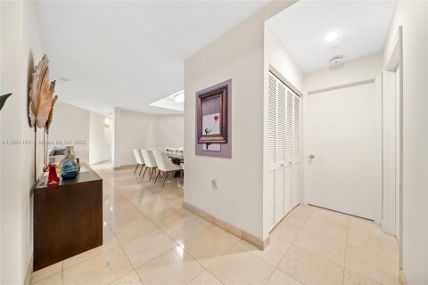 Copropriété à louer à Miami, Floride: 3 chambres, 172.33 m2 № 1953980 - photo 22